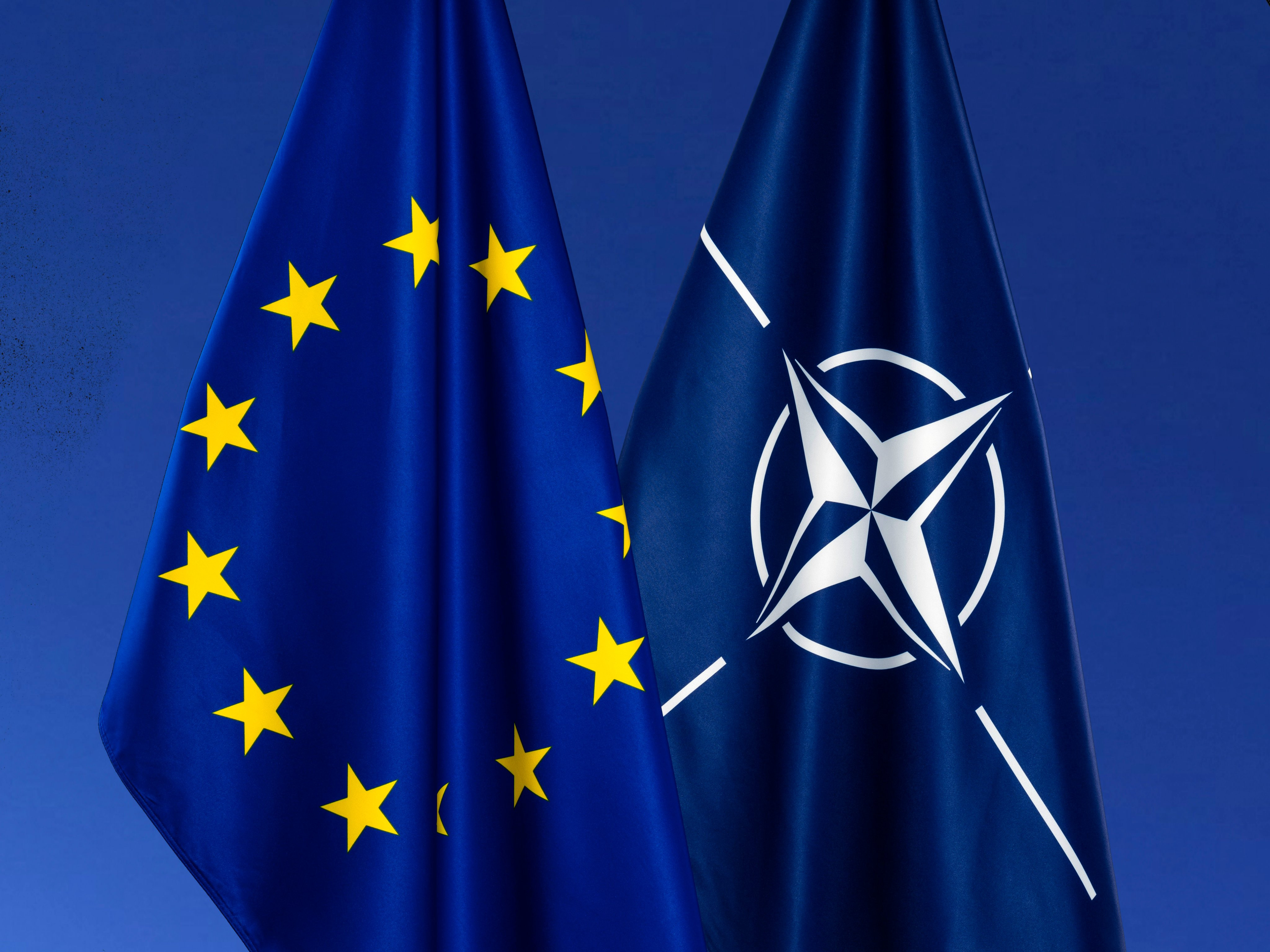 Eu não. НАТО И Евросоюз. НАТО это в истории. NATO eu. France NATO eu.