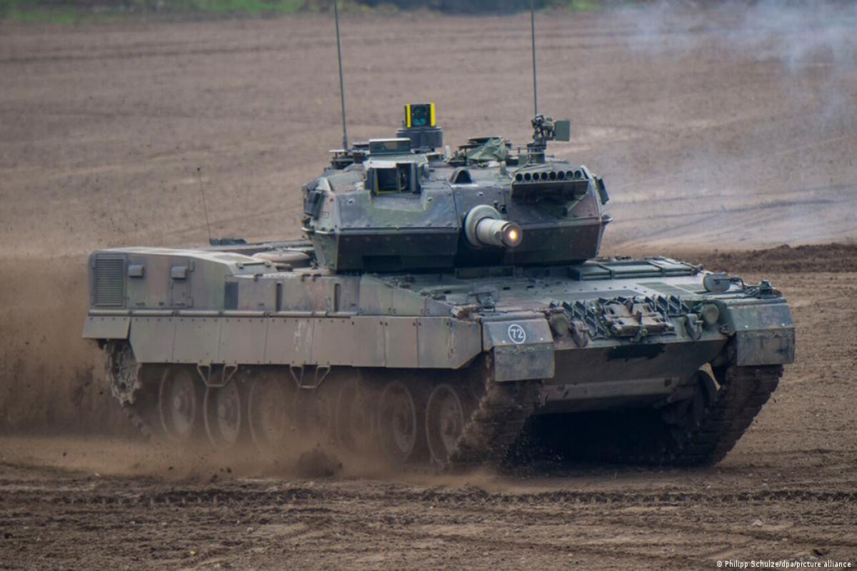 Bundestaqın komitə rəhbəri “Leopard” tanklarını Kiyevə köçürməyə icazə verməyə çağırıb