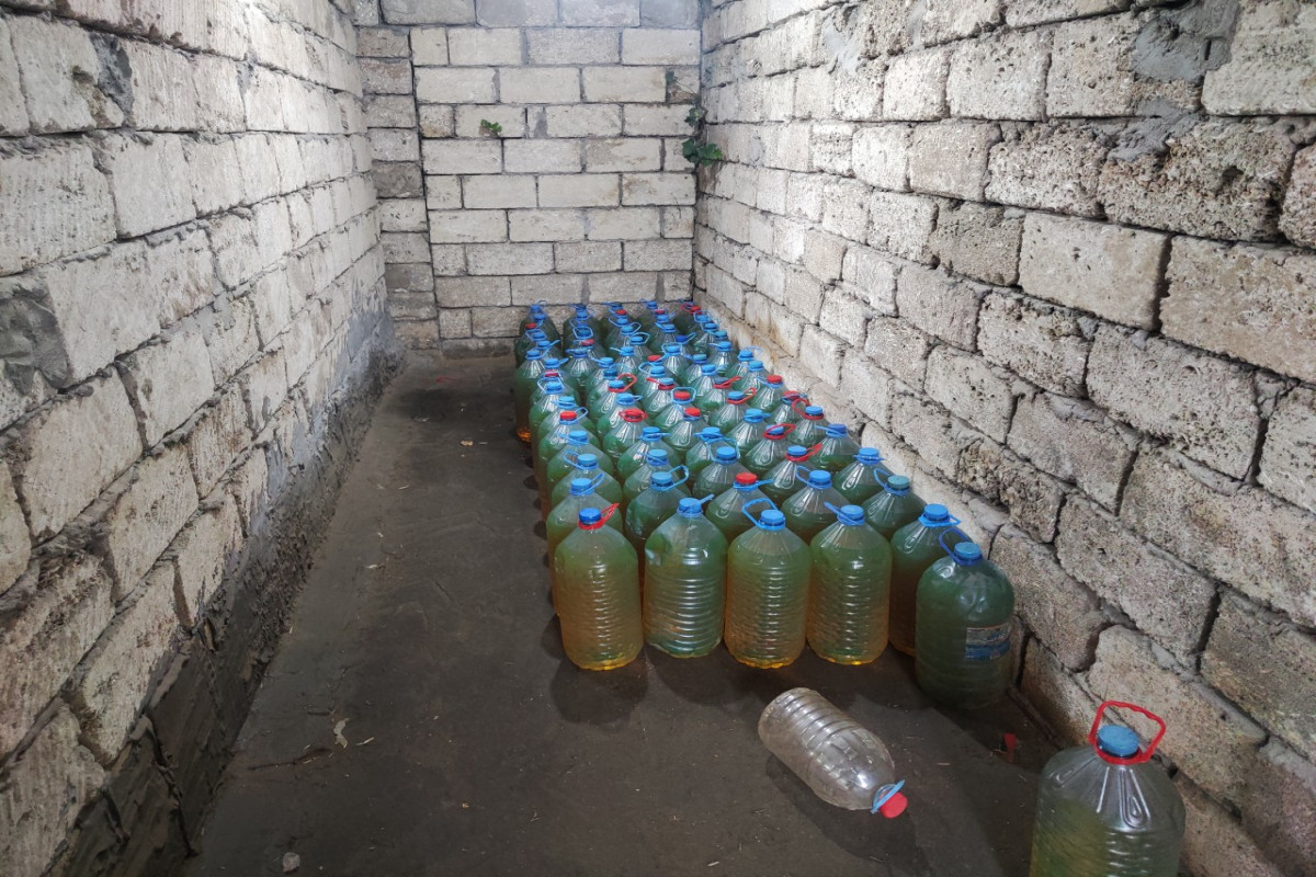 FHN Zirədə həyətyanı sahədə qanunsuz neft məhsulları satışının qarşısını alıb - FOTO  - VİDEO 