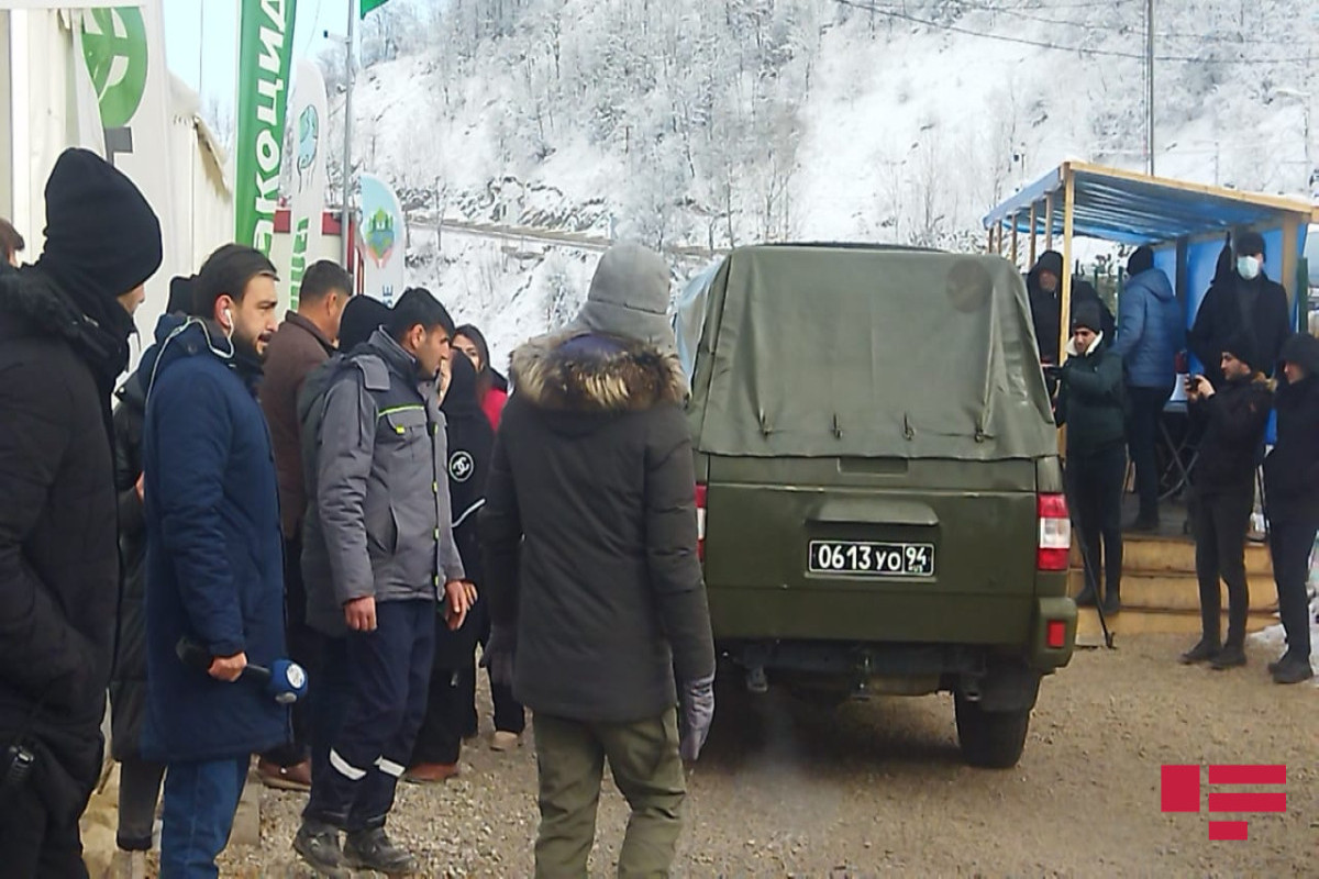 Xarici jurnalistlər Laçın-Xankəndi yolundan RSK-nın maşın karvanının keçməsini izləyib - VİDEO  - YENİLƏNİB 