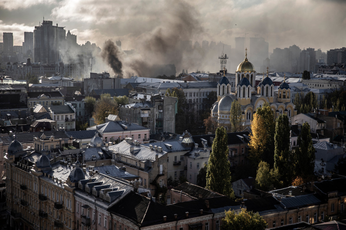 Российские войска нанесли ракетные удары по Киеву, в городе объявлена воздушная тревога