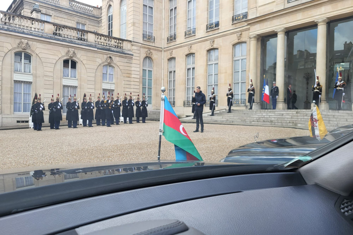 Azerbaijani ambassador presents credentials to French president-PHOTO 