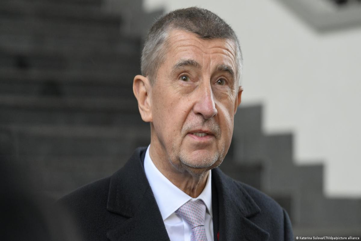 Ex-prime minister Babis takes lead in Czech presidential election