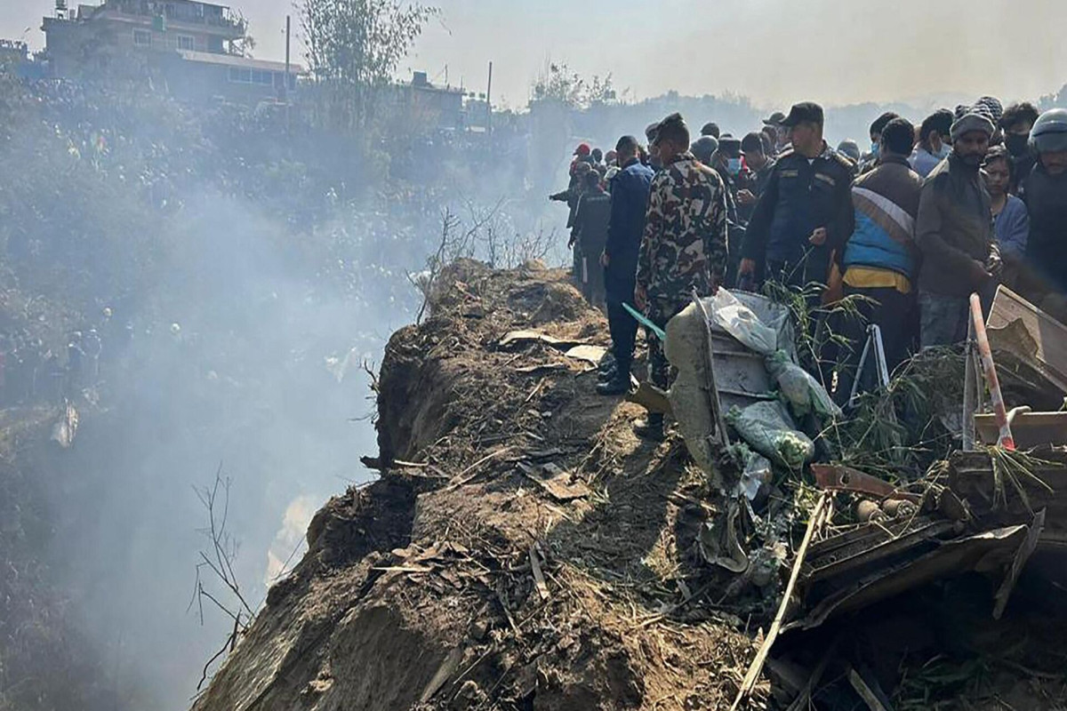 При крушении самолета в Непале выжили два человека -ОБНОВЛЕНО 