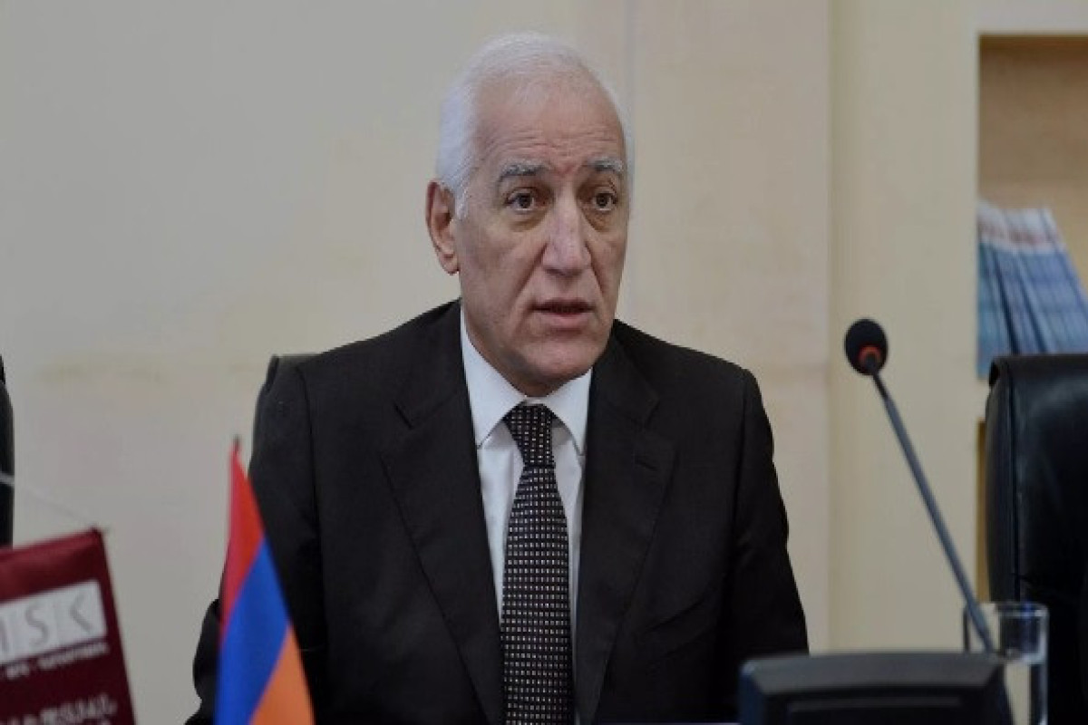Ermənistan prezidenti Estoniyaya gedib