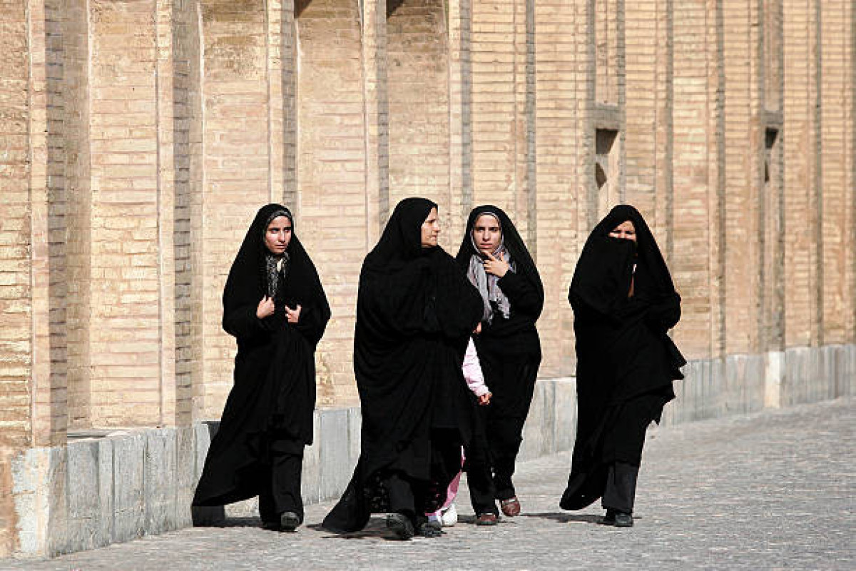Iran releases about 1000 female prisoners