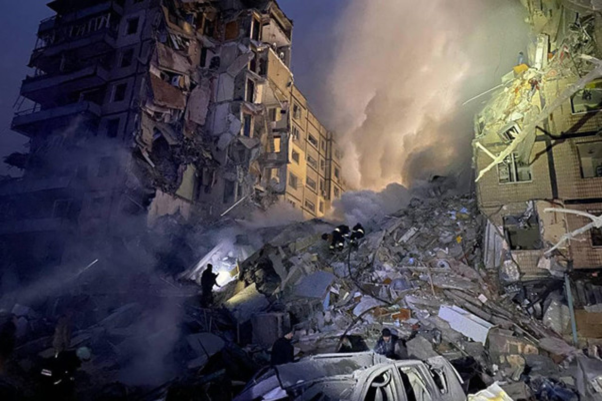 Dneprdə yaşayış binasına raket düşməsi nəticəsində ölənlərin sayı 40-a çatıb