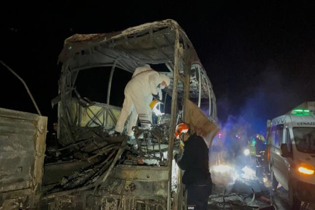 Bus carrying servicemen crashed in Turkiye, 3 people died