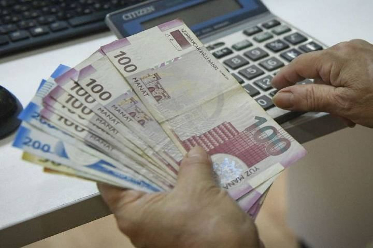 Среднемесячная заработная плата в Азербайджане достигла 830 манатов