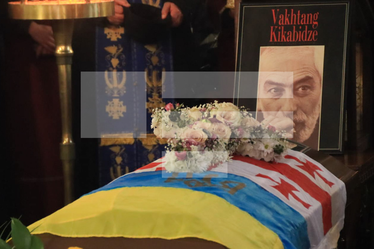 В Тбилиси проходит церемония прощания с Вахтангом Кикабидзе
