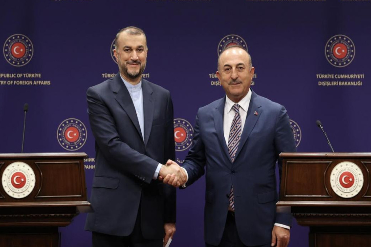 Türkiyə XİN başçısı İrana qarşı sanksiyaların faydasız olacağını bildirib