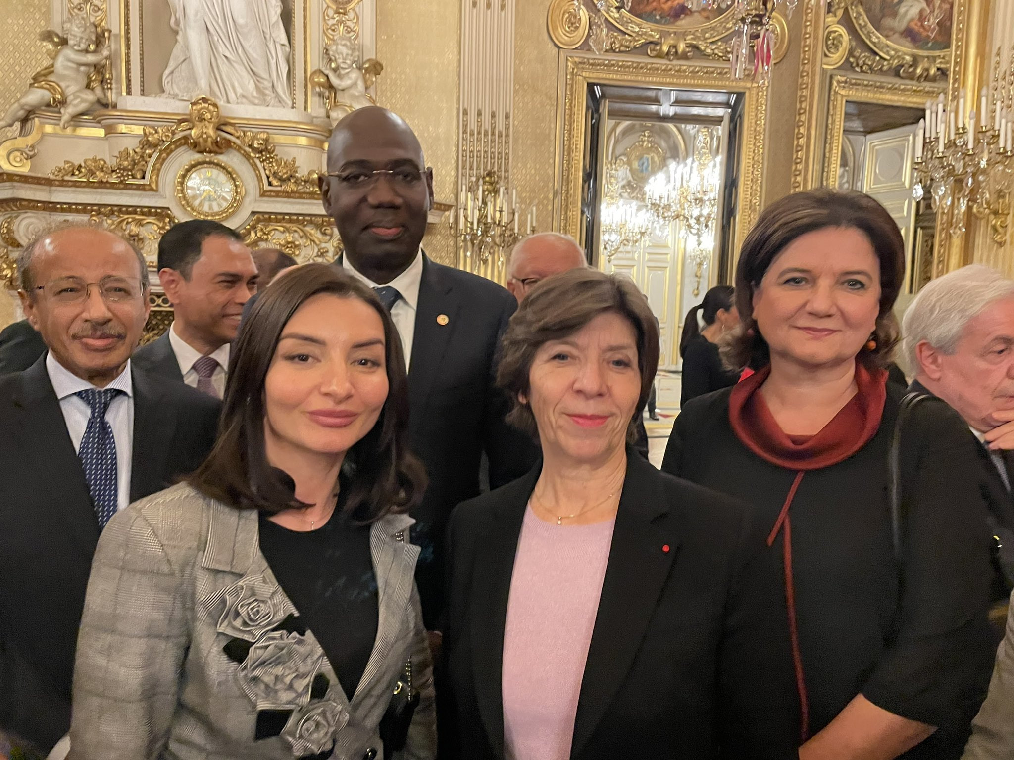 Meet france. Лейла Абдуллаева посол Азербайджана во Франции. Лейла Абдуллаева МИД. Министр культуры Франции. Лейла Абдуллаева МИД Азербайджана.