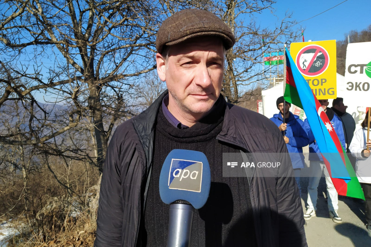 Laçın-Xankəndi yolunda keçirilən aksiyanı kanadalı jurnalist və gürcüstanlı bloger də izləyir - FOTO 