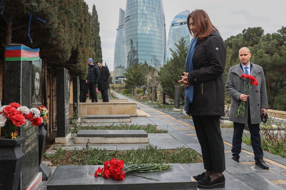 Political Director of Israel MFA visited Alley of Martyrs in Azerbaijan