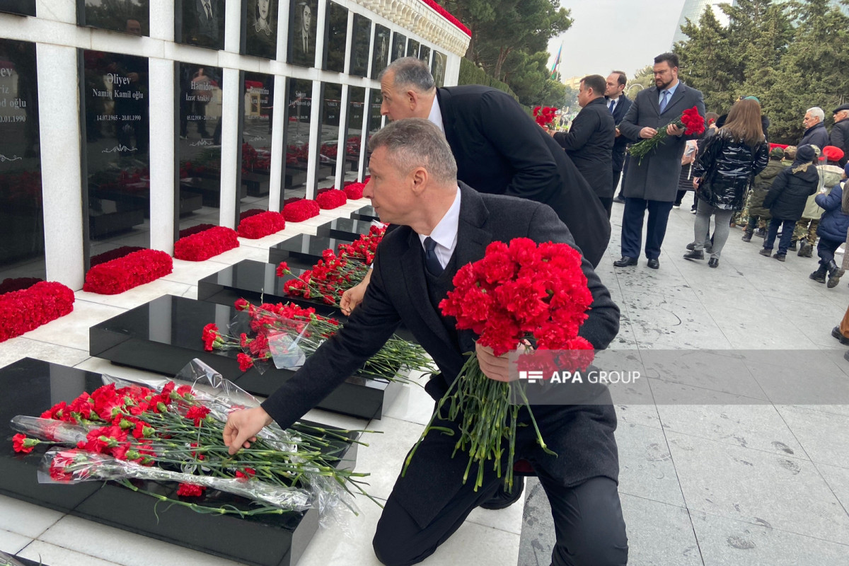 Ukrayna, Gürcüstan və Moldova səfirləri Şəhidlər xiyabanını ziyarət edib - FOTO 