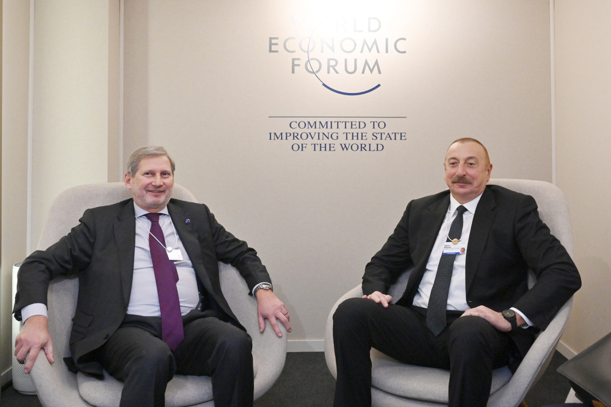 Johannes Hahn and Ilham Aliyev