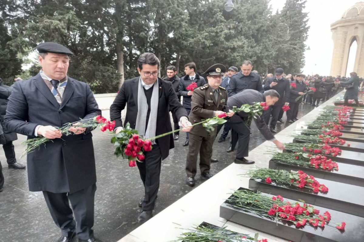 Посол Ирана в Азербайджане посетил Аллею шехидов-ФОТО 