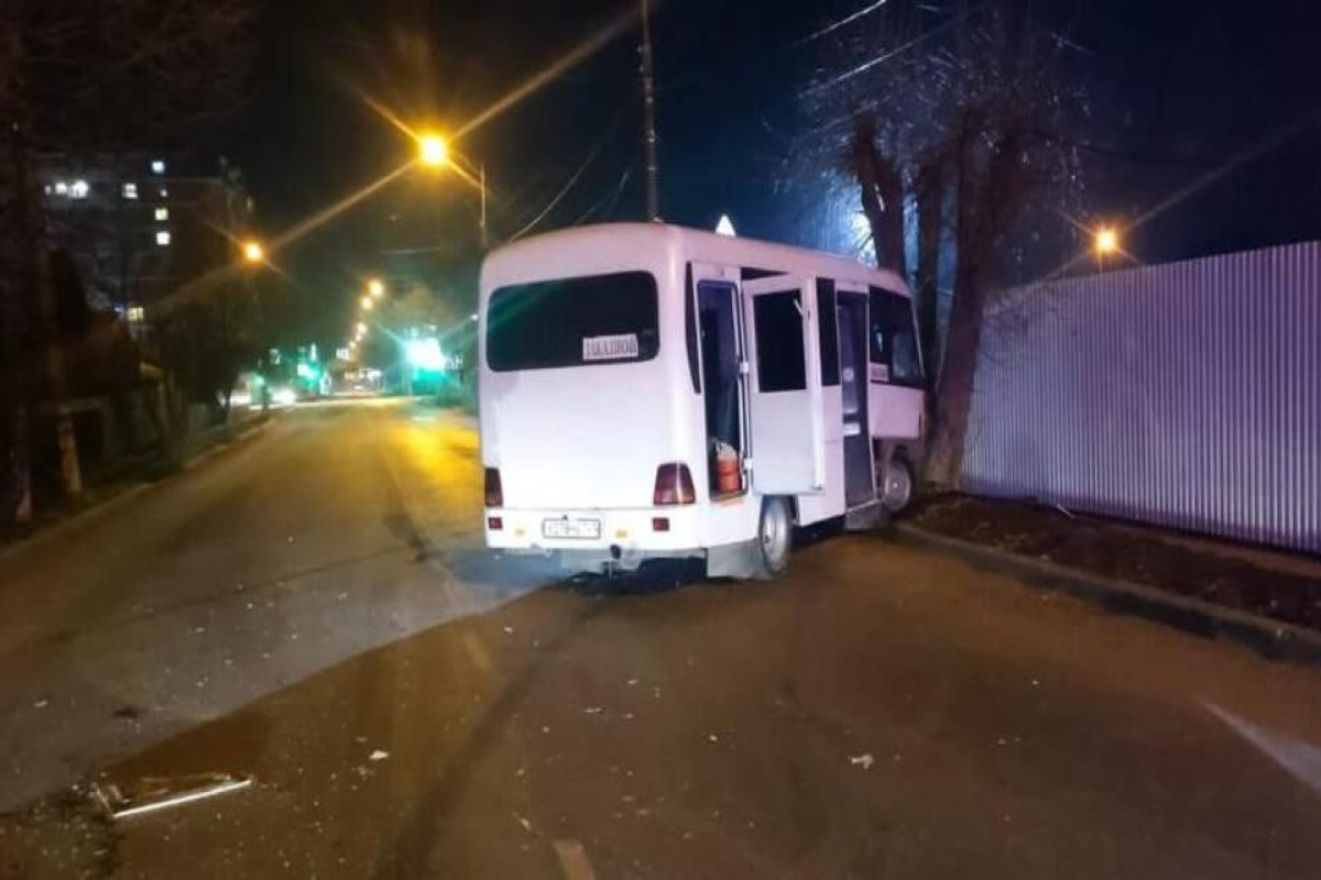 Rusiyada avtomobillə avtobus toqquşub, 10 nəfər xəsarət alıb