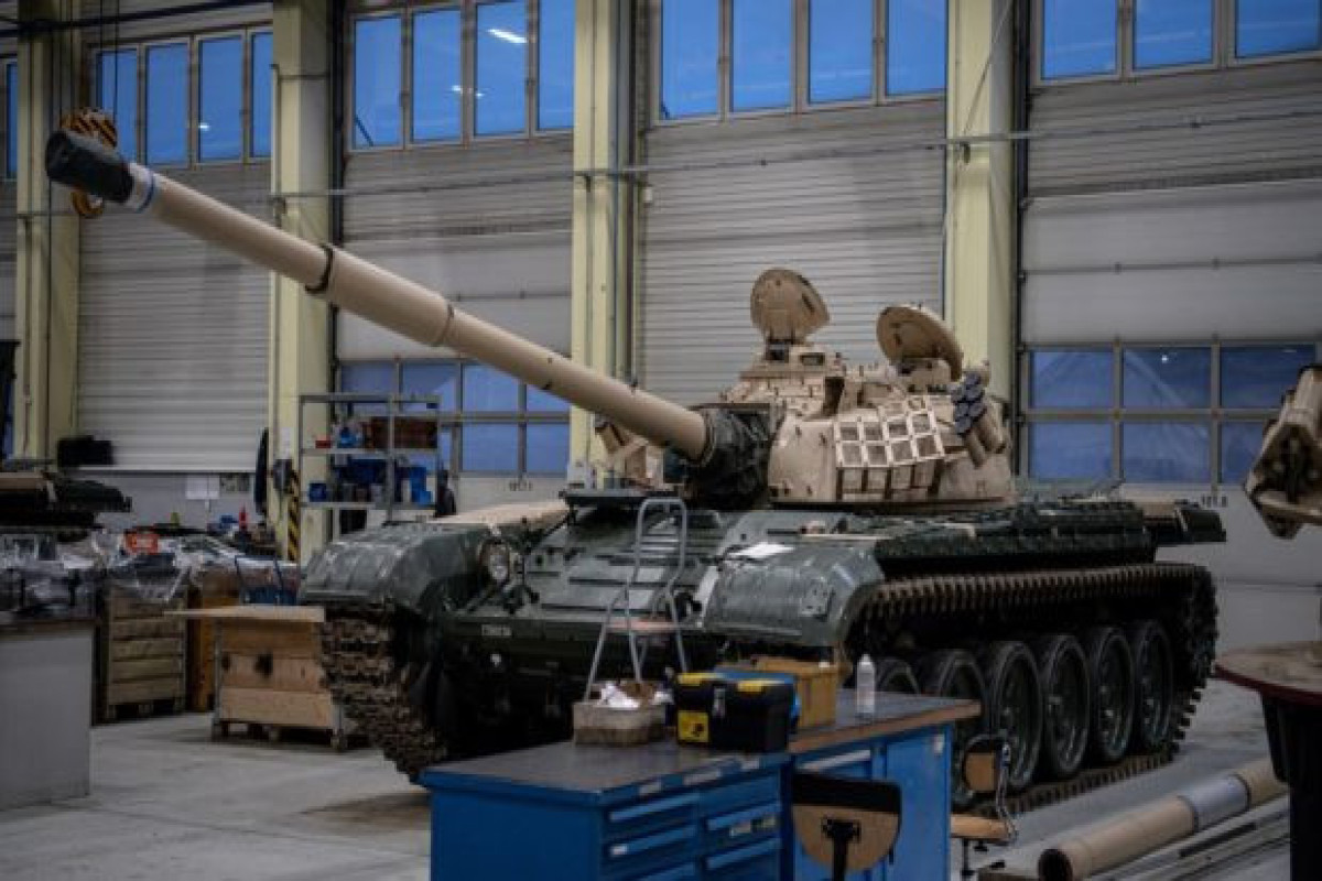 Украина получила от Марокко первую партию танков Т-72Б