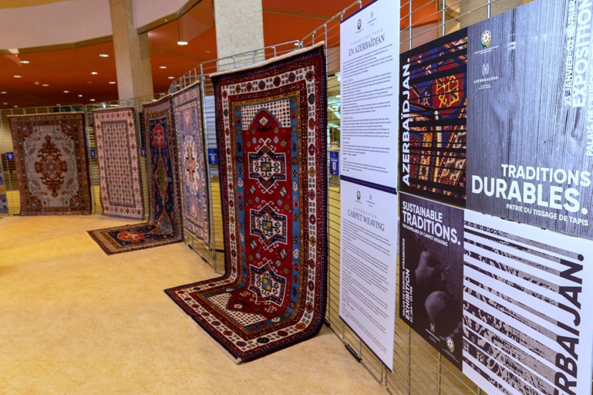 В штаб-квартире СЕ проходит выставка азербайджанских ковров-ФОТО 