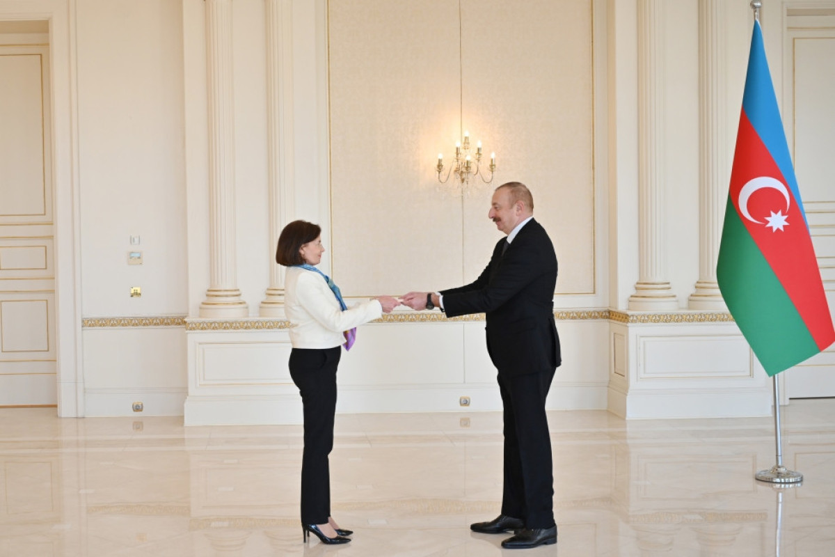 Президент Ильхам Алиев принял верительные грамоты новоназначенного посла Франции