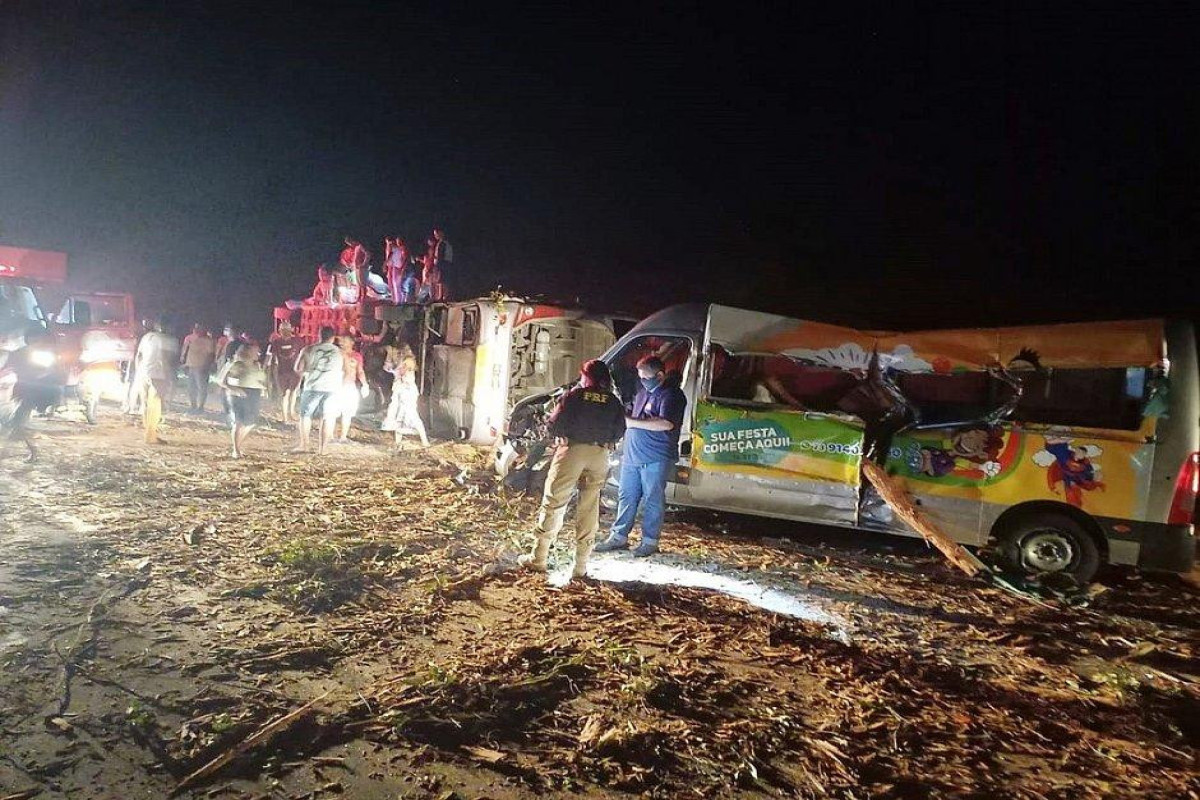 12 dead after medical van crashes in NE Brazil