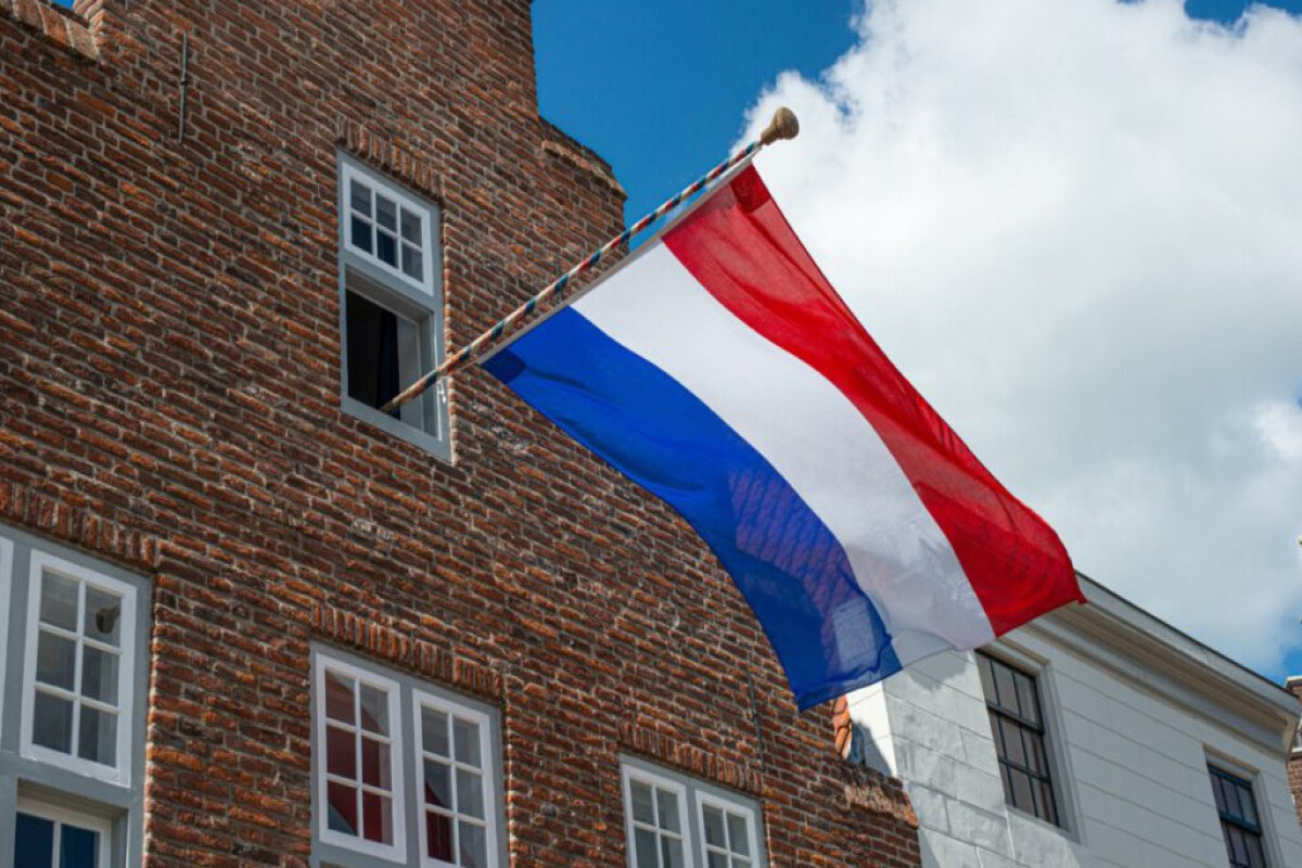 МИД Нидерландов: Осуждаем нападение на посольство Азербайджана в Иране
