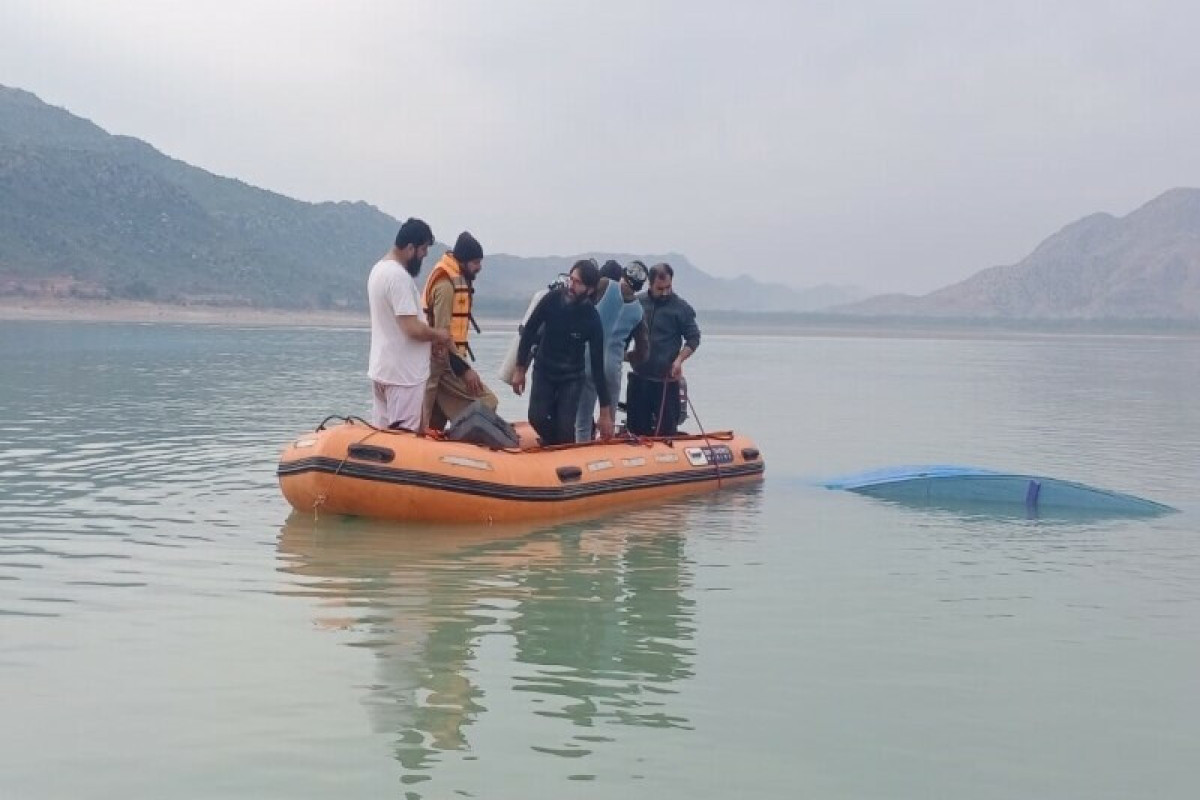 В Пакистане перевернулась лодка на озере, погибли 6 детей