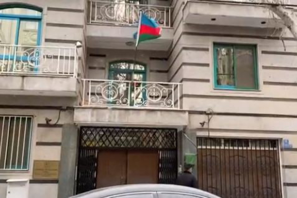 Завершается работа по эвакуации сотрудников посольства Азербайджана в Иране, тело погибшего Орхана Аскерова доставят в страну