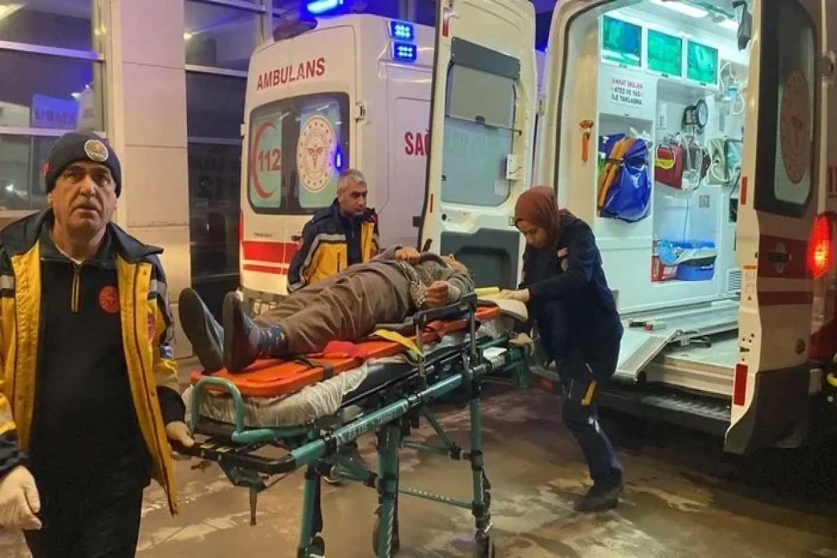 Türkiyədə yol qəzasında 8 nəfər yaralanıb - FOTO 