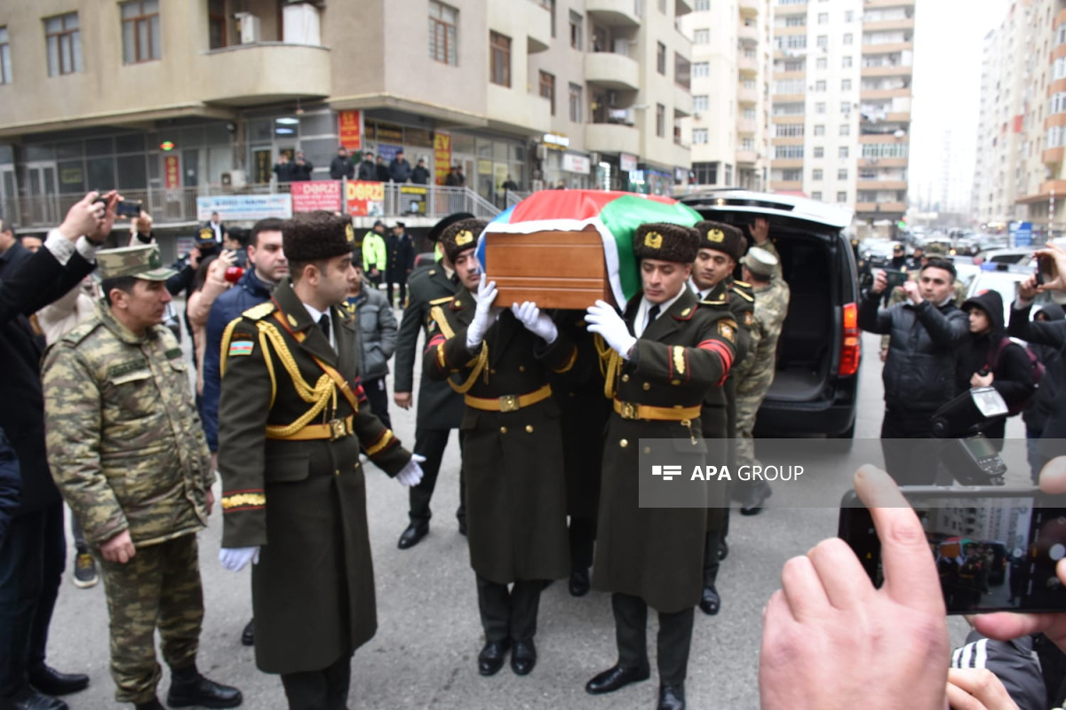 Şəhid Orxan Əsgərovun cənazəsi İkinci Şəhidlər xiyabanına gətirilib- FOTO  - VİDEO  - YENİLƏNİB-2 