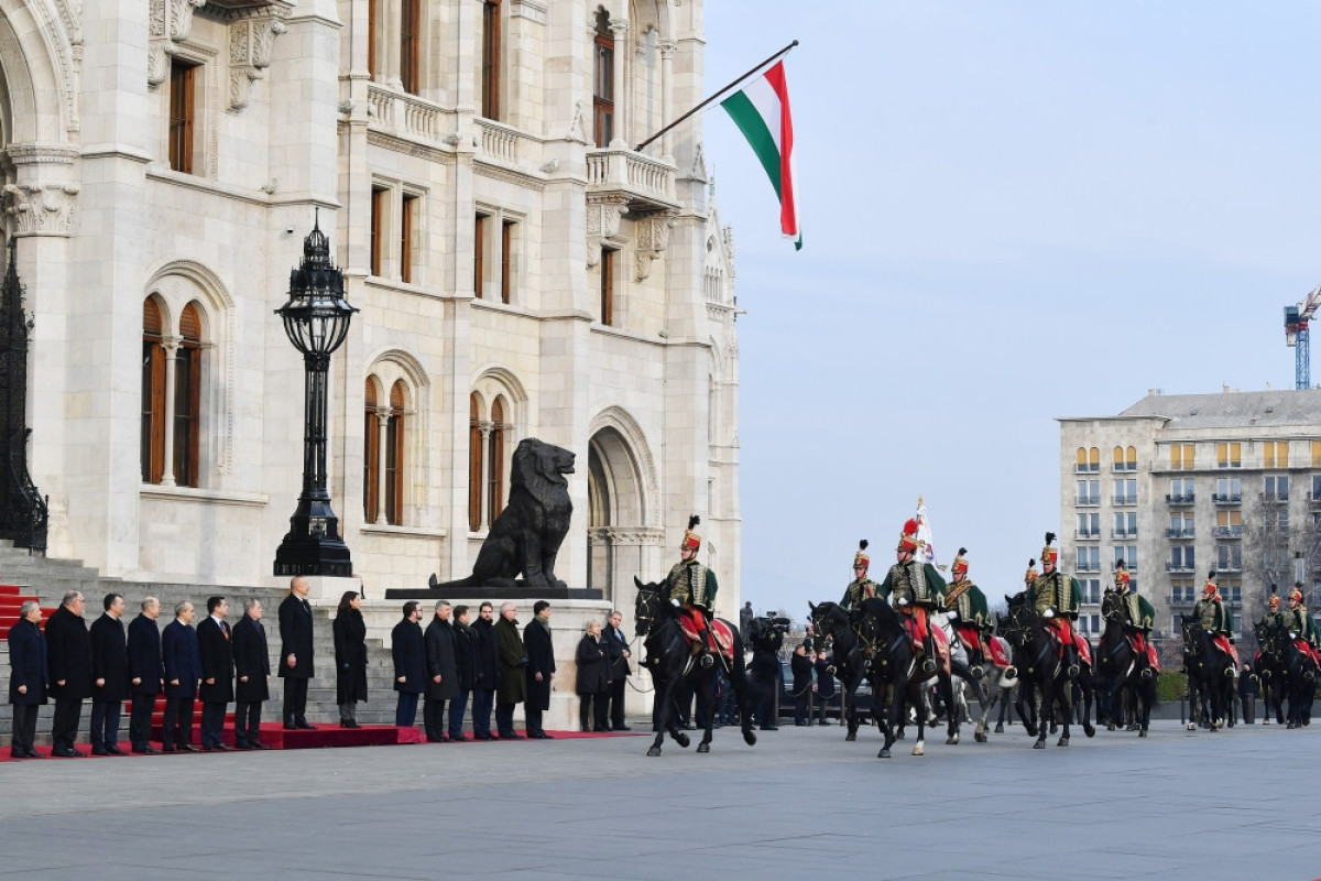 Budapeştdə Azərbaycan Prezidentinin rəsmi qarşılanma mərasimi olub