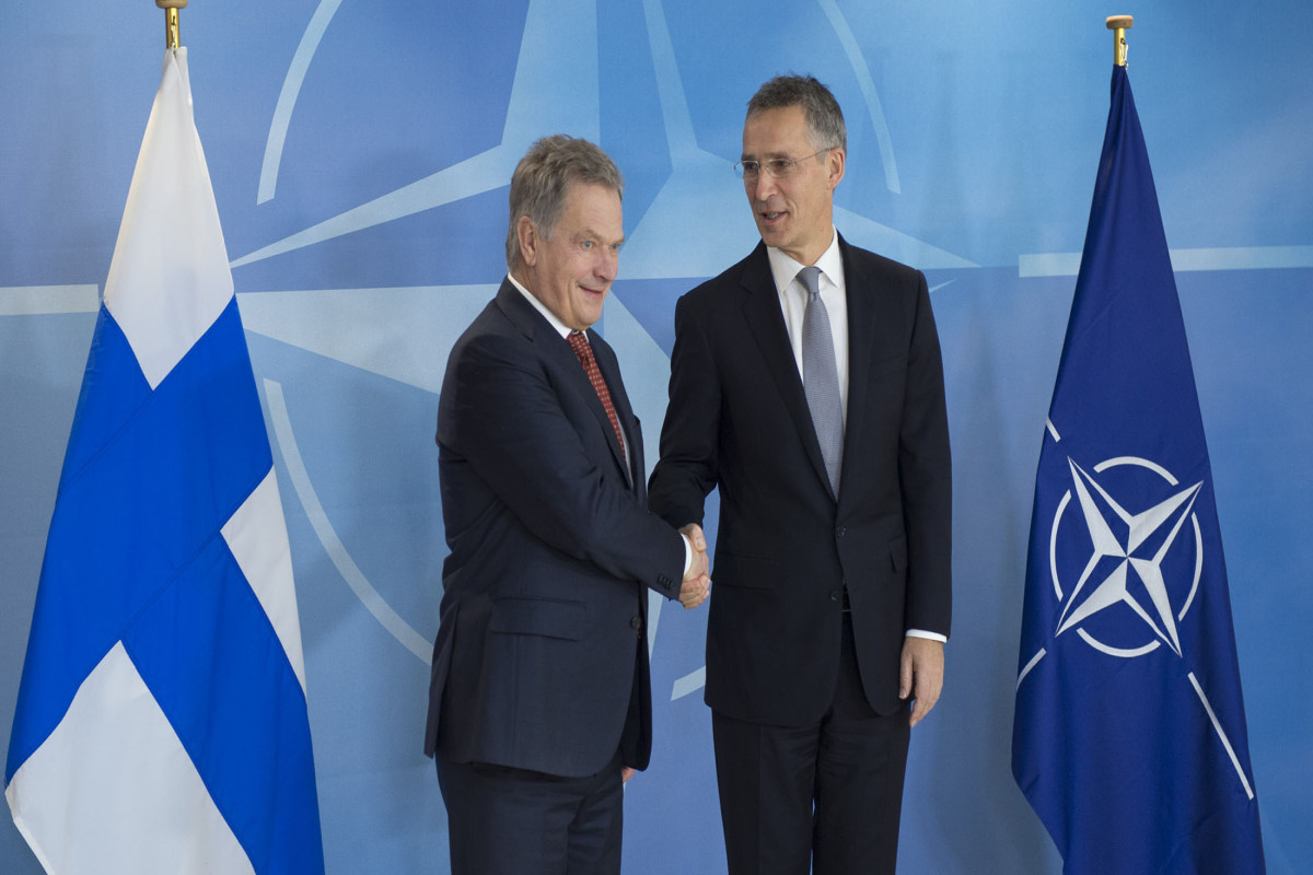 Finlandiya Prezidenti Sauli Niinistö  və NATO Baş katibi Yens Stoltenberq