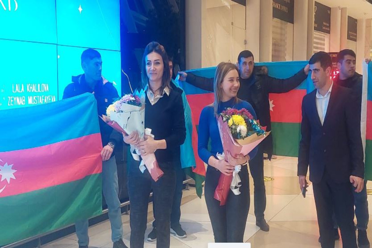 Qarüstü polo üzrə dünya kubokunu qazanan Azərbaycan komandası Vətənə qayıdıb - FOTO 