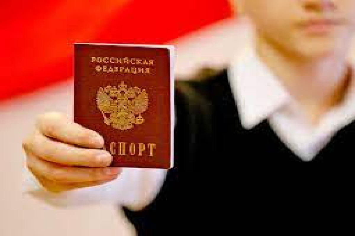 В прошлом году российские паспорта получили около 700 тысяч иностранных граждан