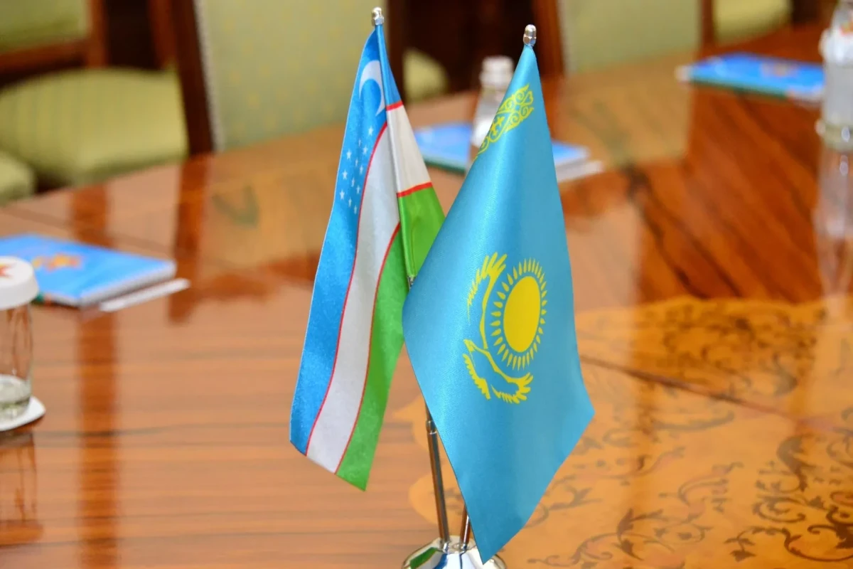 Граждане Узбекистана и Казахстана смогут ездить друг к другу без регистрации на 30 дней