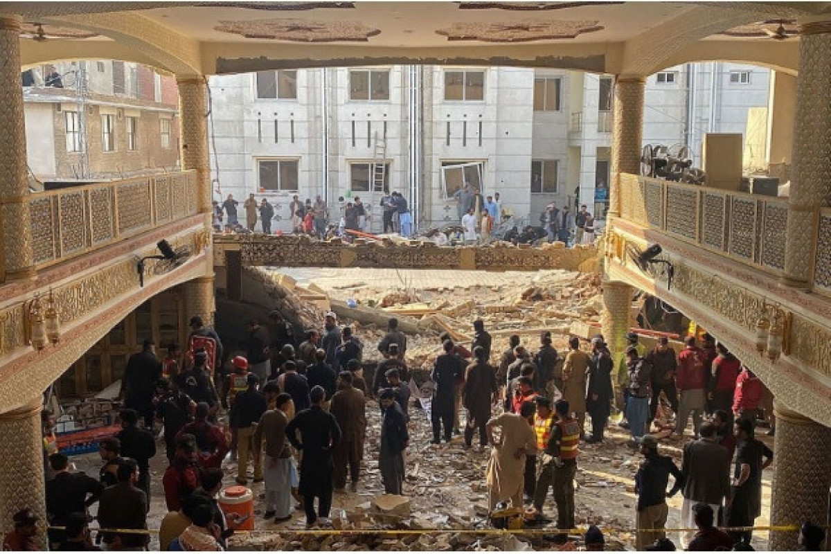 Число погибших при взрыве в мечети в Пакистане достигло 100