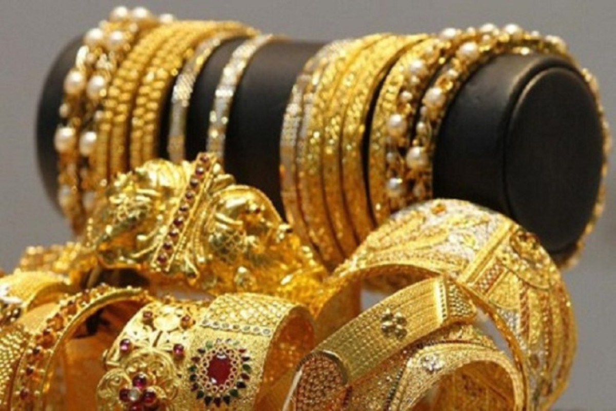 Купля-продажа драгоценностей стоимостью более 15 тыс манатов будет осуществляться в безналичном порядке