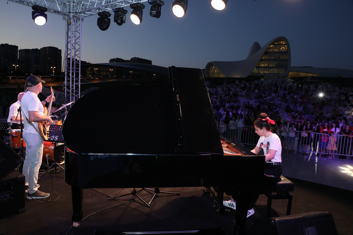 Heydər Əliyev Mərkəzinin parkında caz konsert olub - FOTO  - VİDEO 
