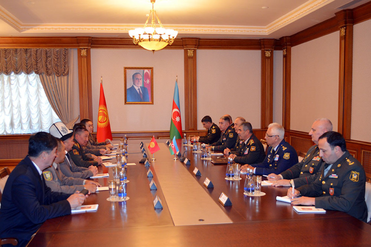 Azərbaycan ilə Qırğızıstan arasında hərbi əməkdaşlıq məsələləri müzakirə edilib - FOTO 