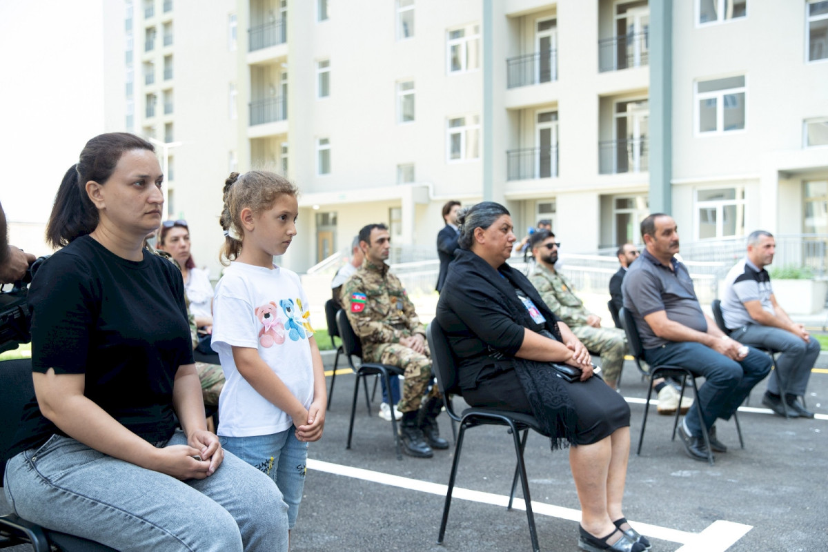 Şəhid ailələri və müharibə əlillərinə 140 mənzil və fərdi ev verilib