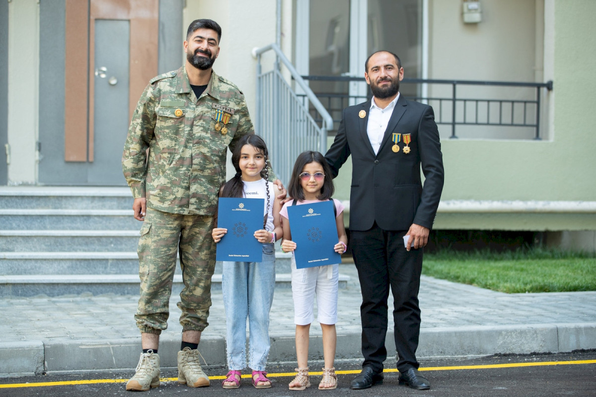 Şəhid ailələri və müharibə əlillərinə 140 mənzil və fərdi ev verilib