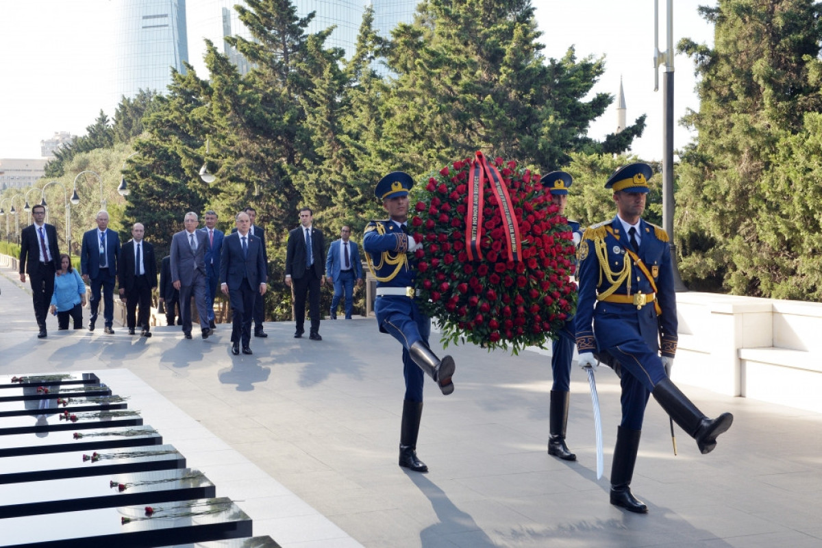 Bayram Beqay Şəhidlər xiyabanını ziyarət edib