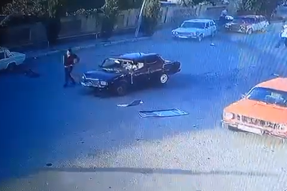 DİN: Hindarx qəsəbəsində "VAZ-2107" yol kənarındakı avtomobillərlə toqquşub, piyada ölüb