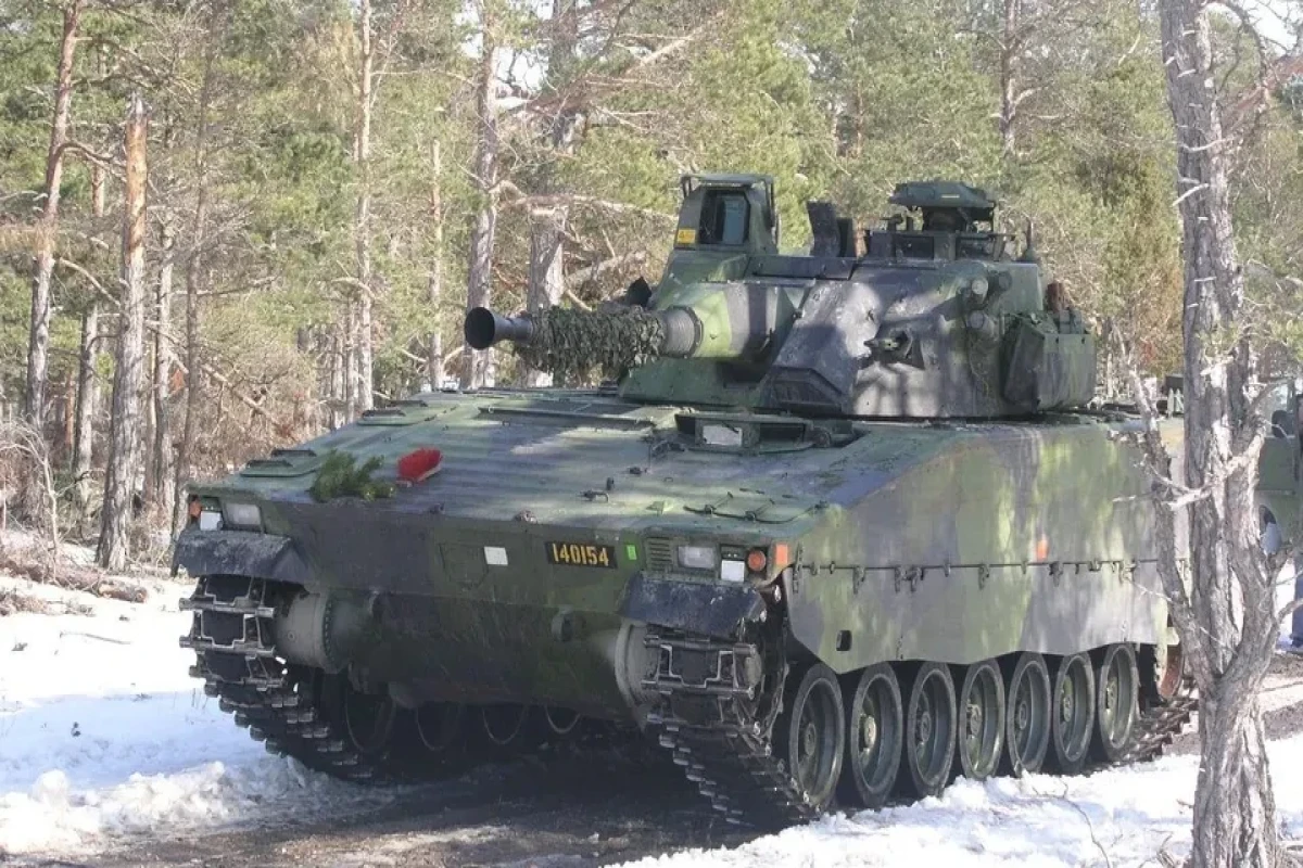 Reznikov: İsveçin CV90 piyada döyüş maşınları Ukraynaya gəlib