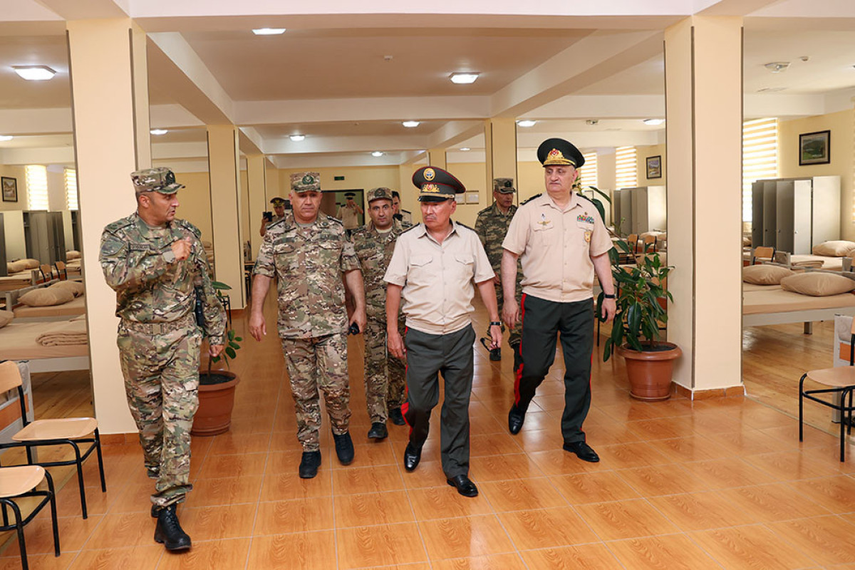 Kyrgyz Defense Minister visits commando military unit in Azerbaijan