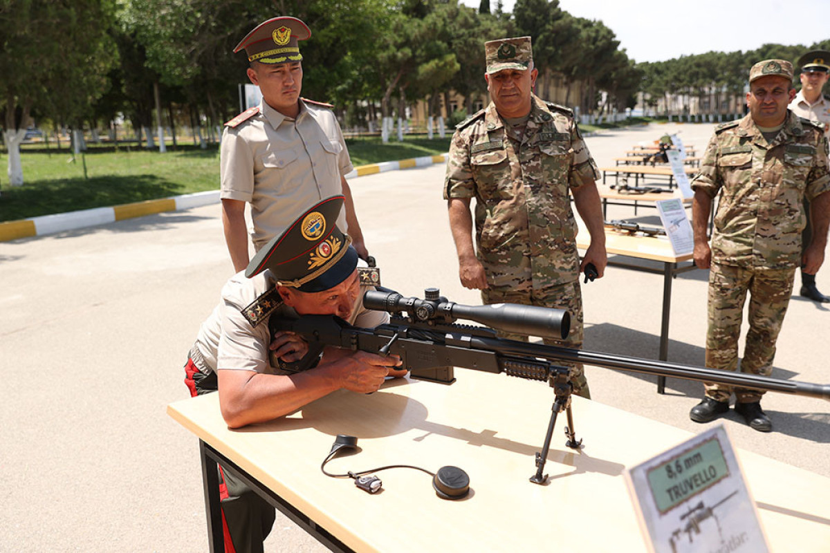 Kyrgyz Defense Minister visits commando military unit in Azerbaijan
