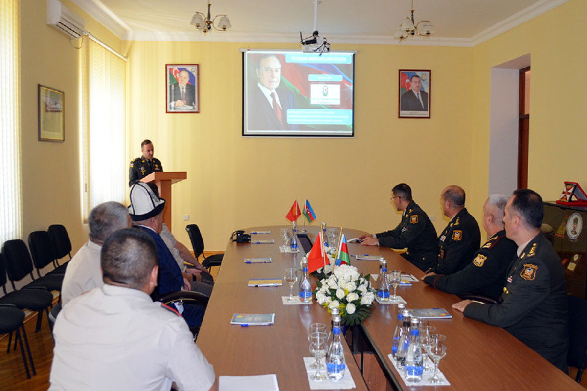 Kyrgyz Defense Minister visits commando military unit in Azerbaijan