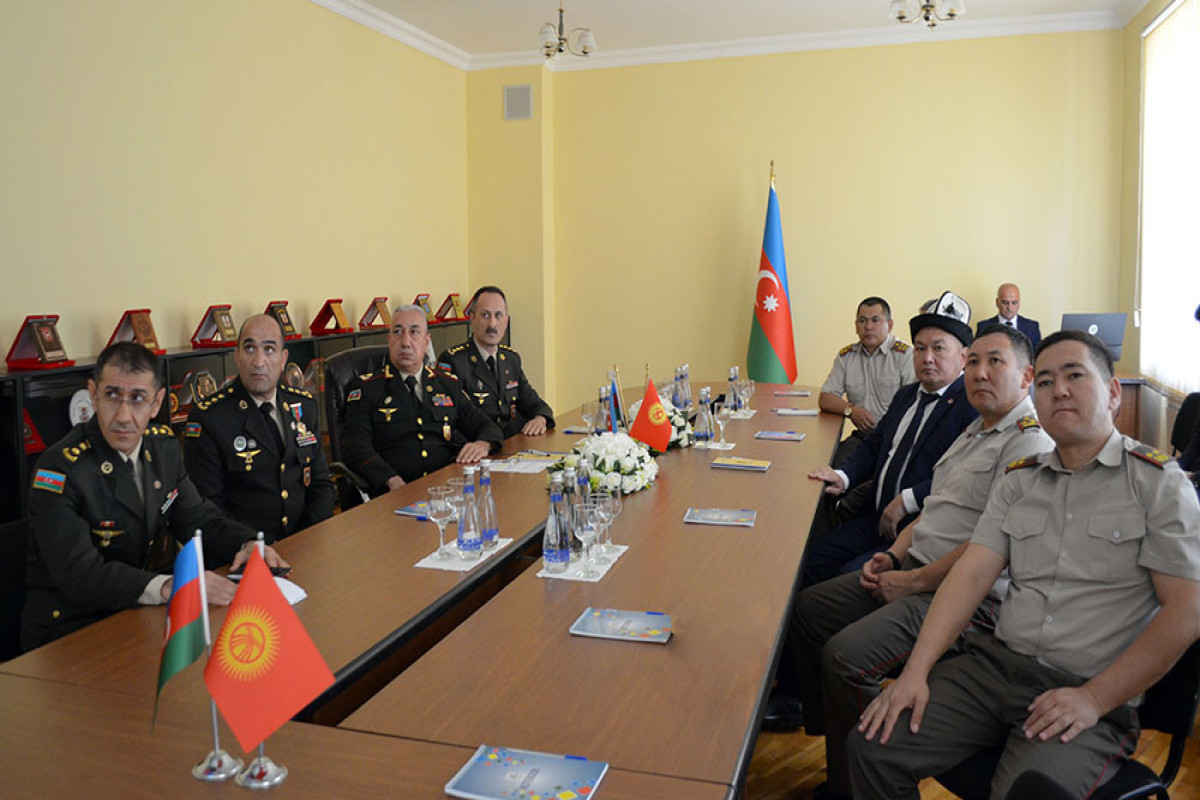 Kyrgyz Defense Minister visits commando military unit in Azerbaijan