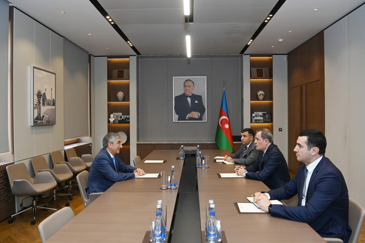 Ceyhun Bayramov Tacikistanın Azərbaycandakı səfirini fəaliyyətinin başa çatması münasibətilə qəbul edib